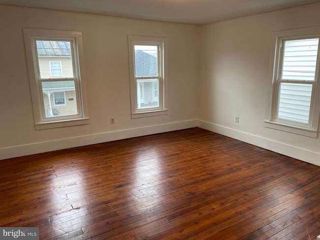 Building Photo - 318 Highland Ave