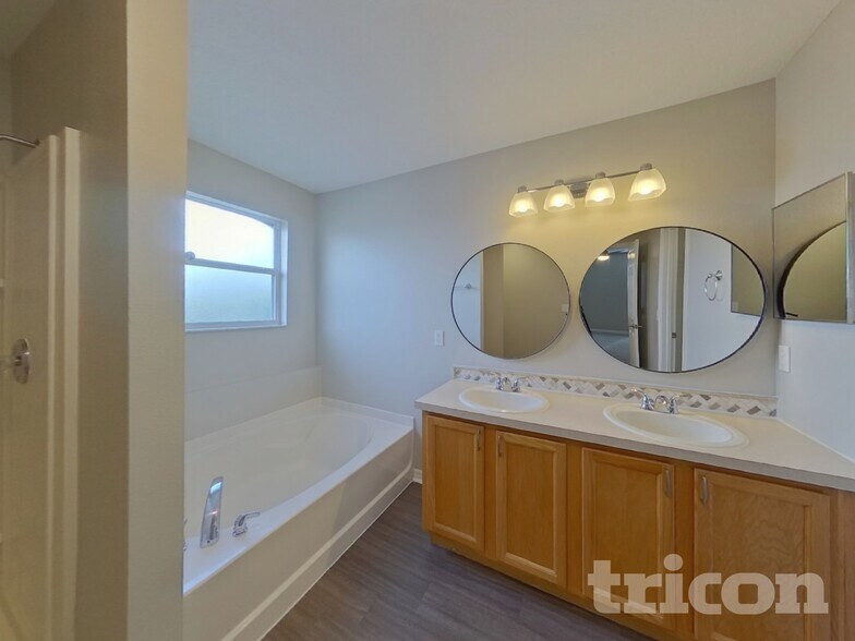 Building Photo - 345 Sky Valley St