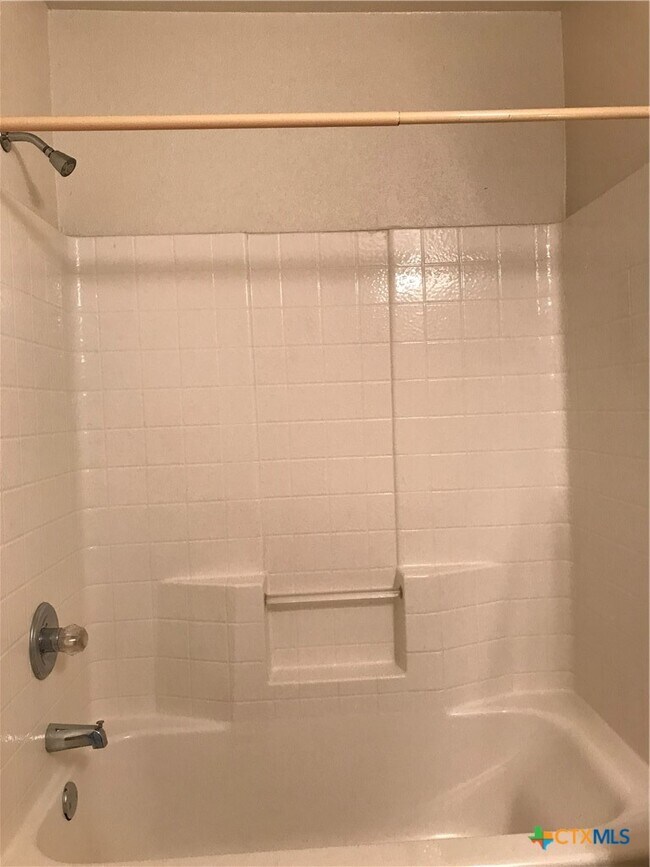 Building Photo - 3209 Raven Dr