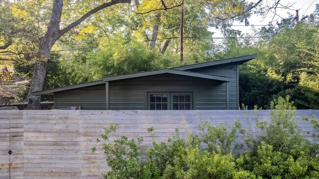 Building Photo - 8571 Eustis Ave