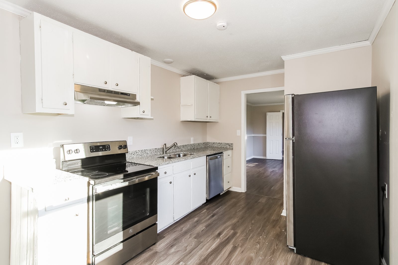 Building Photo - 4378 Saxon Dr