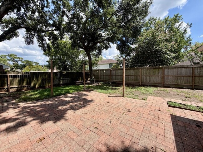 Building Photo - 11223 Willow Field Dr