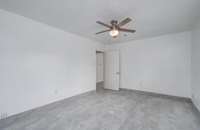 Building Photo - 502 Guyer St