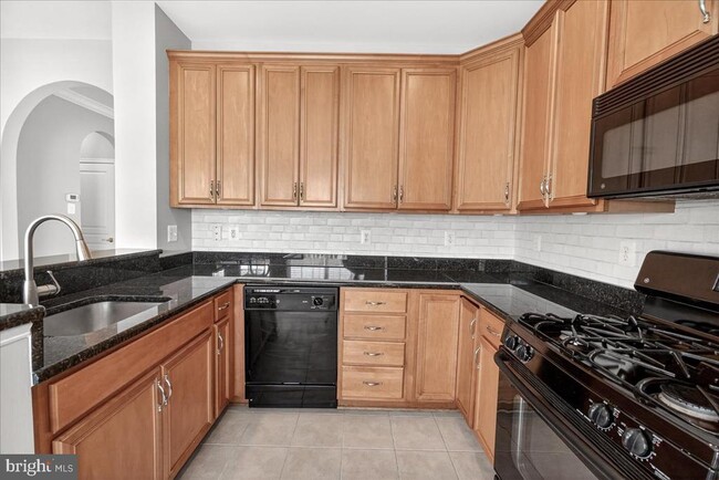 Building Photo - 1811b Wheyfield Dr