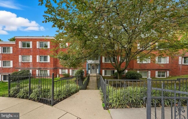 Building Photo - 3829 Hamilton St