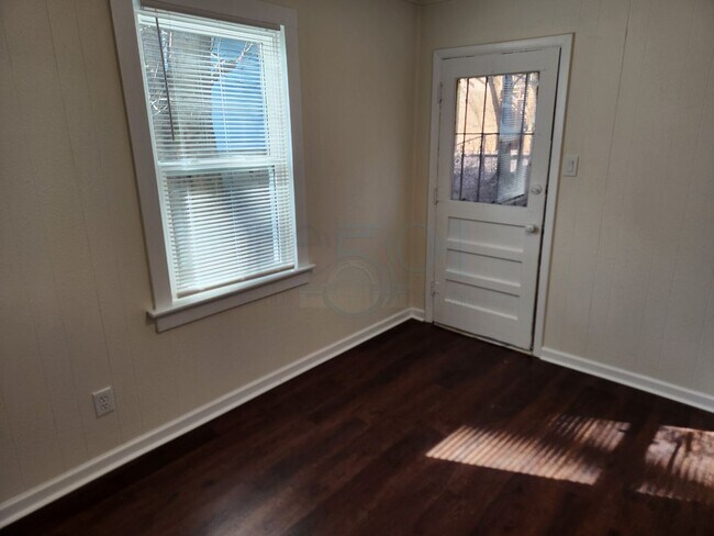 Building Photo - *Availabe Soon* Completely Remodeled Home!