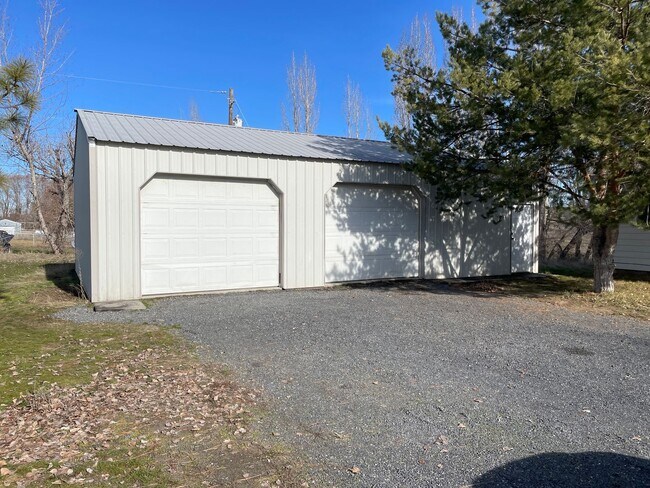 Building Photo - In The Country But Near Town!! With A Shop!!