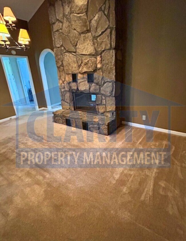 Building Photo - Great one level home with double garage!