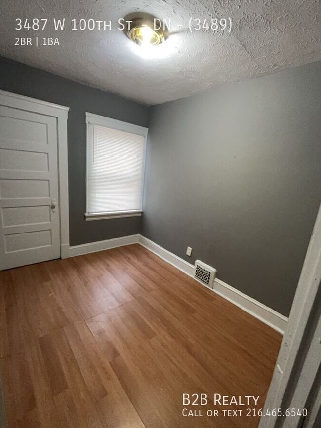 Building Photo - Spacious Two-Bedroom Unit in a Charming Mu...