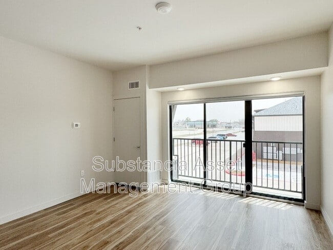 Building Photo - 1641 Midtown Pl