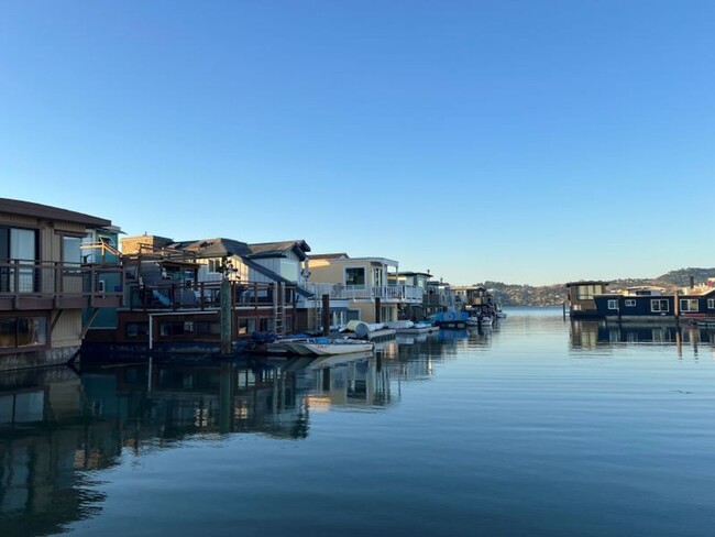 Primary Photo - Furnished Sausalito Houseboat- Available I...