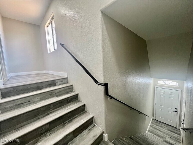 Building Photo - 3327 Erva St