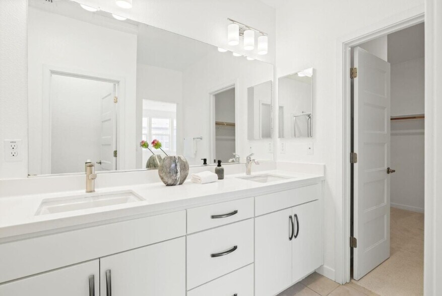 Building Photo - 1889 Sable Pl