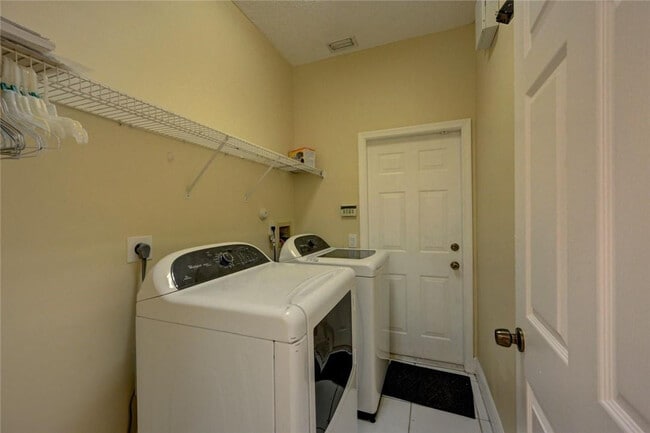 Building Photo - 5330 Flamingo Ct