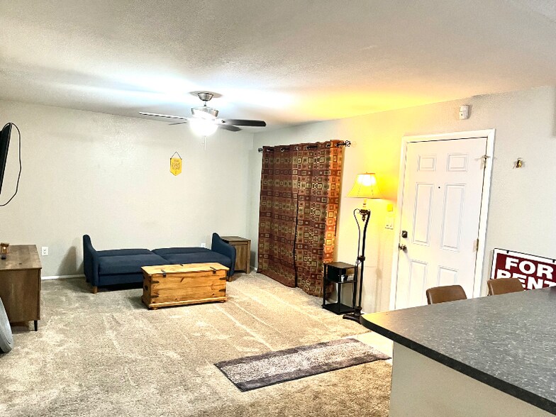 Building Photo - 1014 E Spence Ave