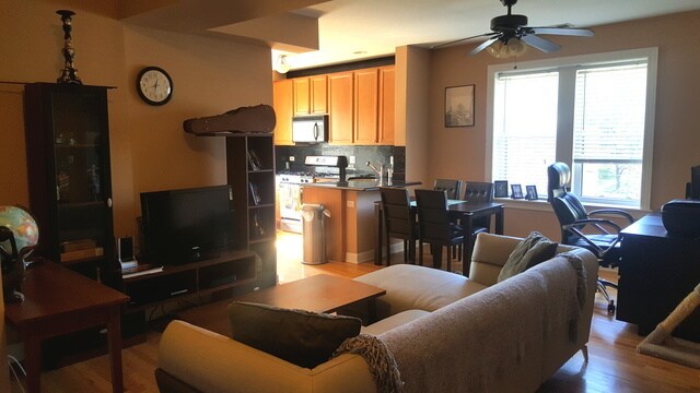 Building Photo - 5150 N Avers Ave