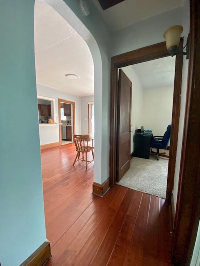 Building Photo - Charming 2 Bedroom 1 Bath Single Family Home!
