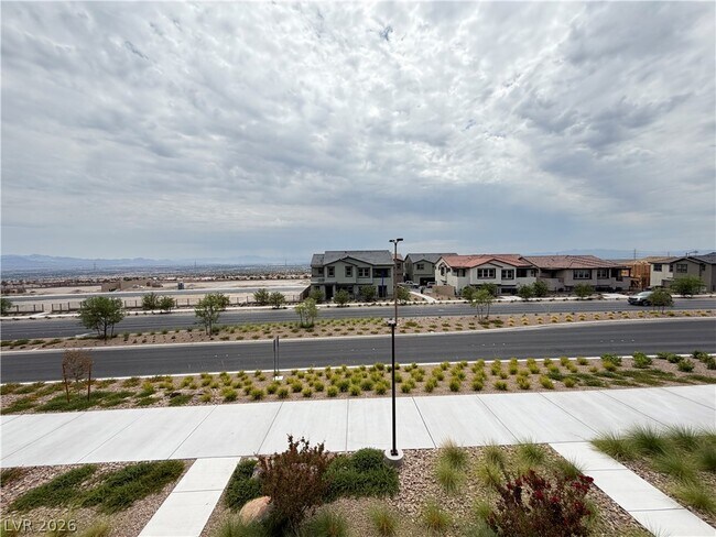 Building Photo - 1741 N Desert Foothills Dr
