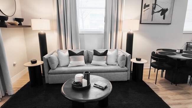 Building Photo - 1424 N Park Pl