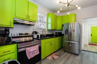 Building Photo - Three Bedroom Home!