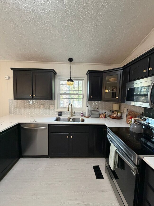 Building Photo - 7031 Darnell St