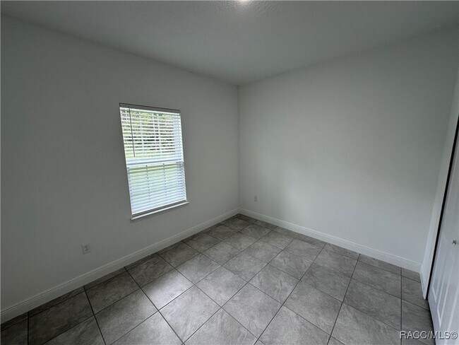 Building Photo - 7145 N Heritage Dr