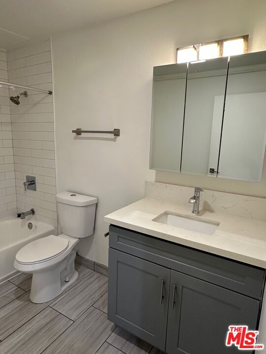 Building Photo - 428 S Grand View St