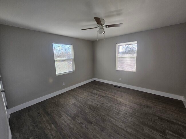 Building Photo - 3807 Hampton Ave