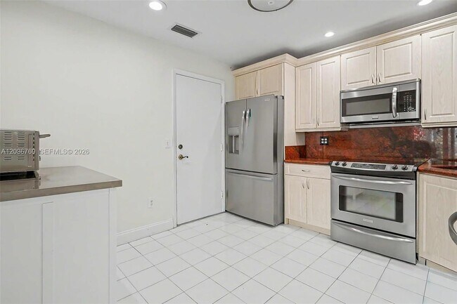Building Photo - 10994 Neptune Dr