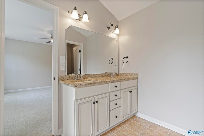Building Photo - 108 Landings Way Dr