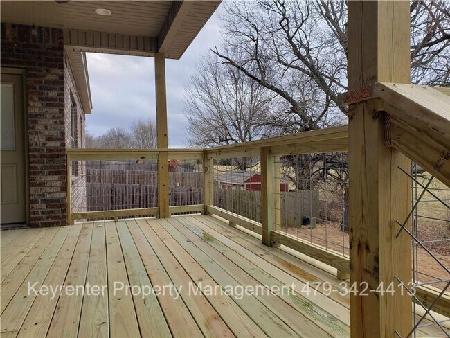 Building Photo - Spacious 4-Bedroom Home with Modern Upgrades & Fenced Yard