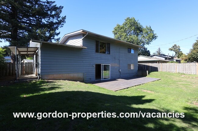 Building Photo - NE 164th Ave - Gresham 4 bedroom home with...