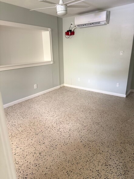 APT A ROOM 1 - 2929 Patterson Ave