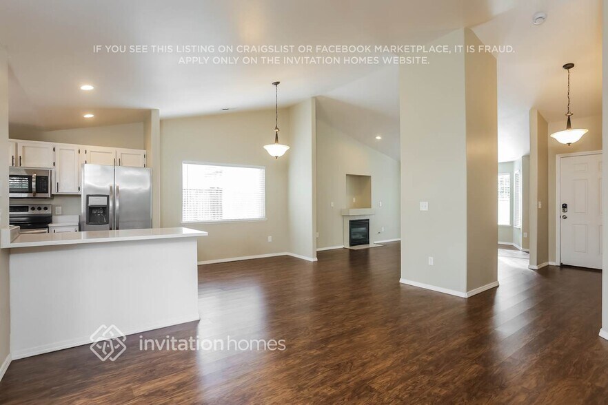 Building Photo - 18511 E Country Club Dr