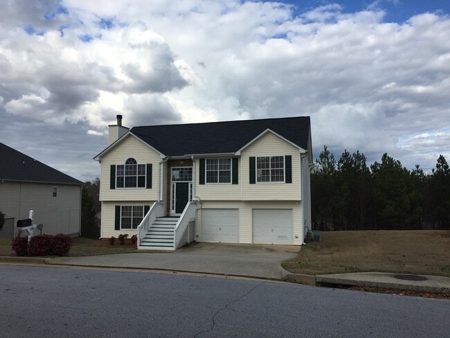 Building Photo - 10600 Redbud Ln