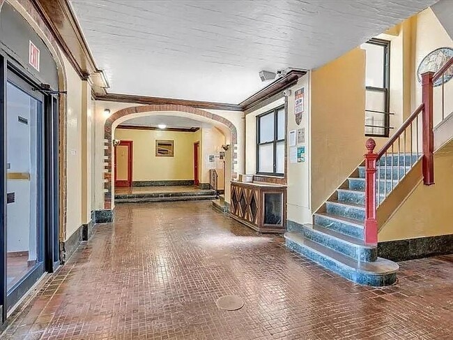 Building Photo - 402 Bay Ridge Pkwy