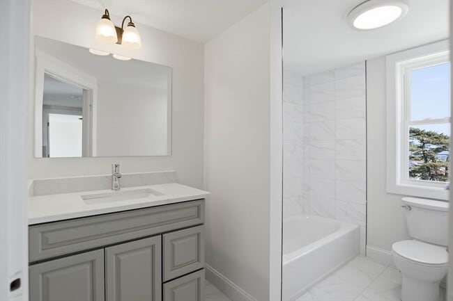 Building Photo - 23 Blake St