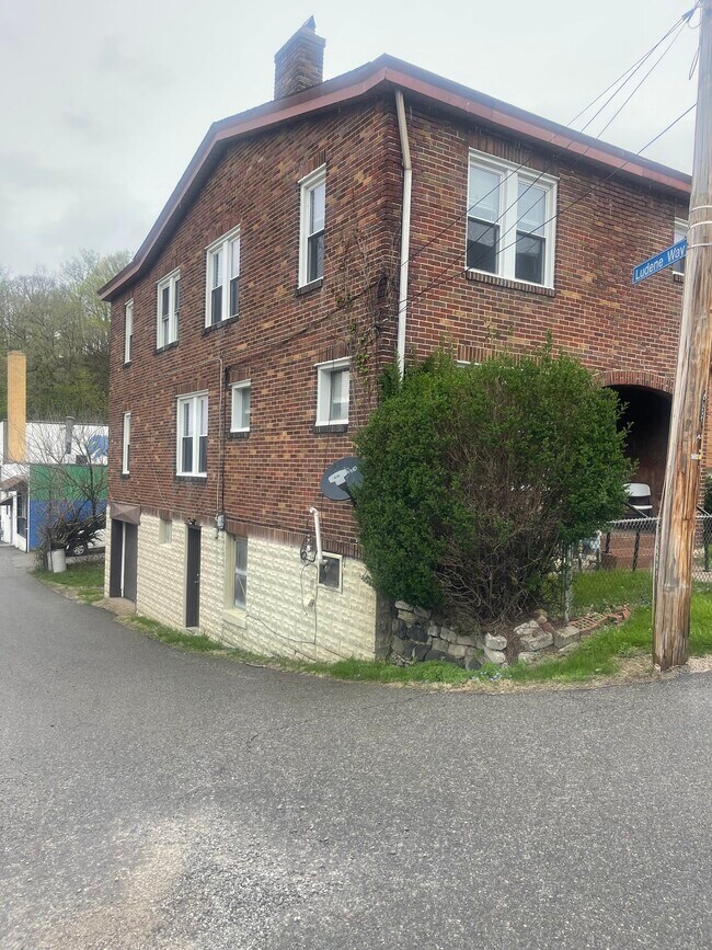 Garage - 1108 mella street