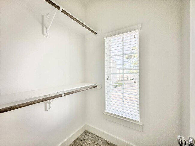 Building Photo - 1602 Westside Gardens Ln
