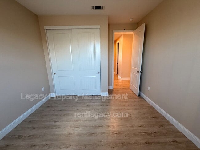 Building Photo - 3224 La Paz Dr