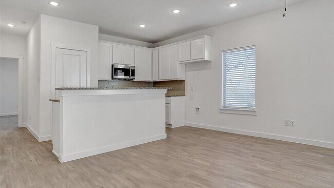 Building Photo - 1219 Bells Dr