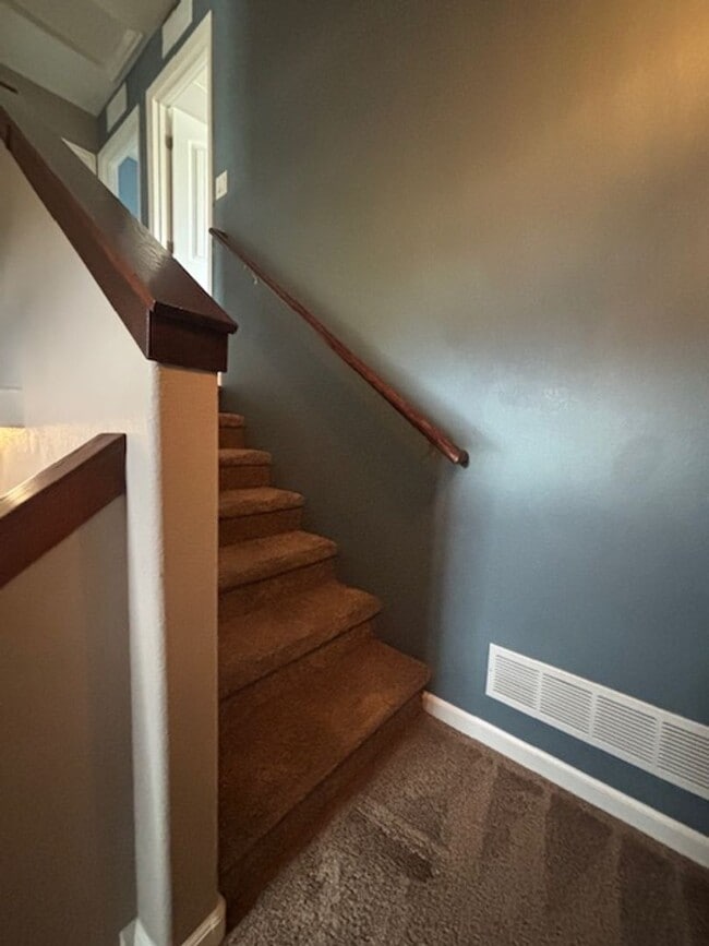 Building Photo - 4 Bedroom 3.5 Bath Townhome in Saddle Ridg...