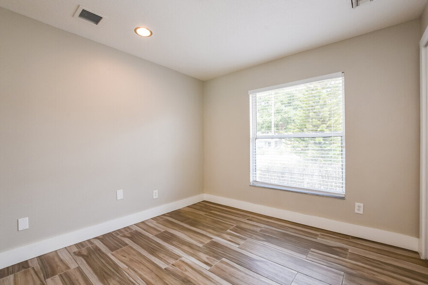 Building Photo - 12123 Woodglen Cir