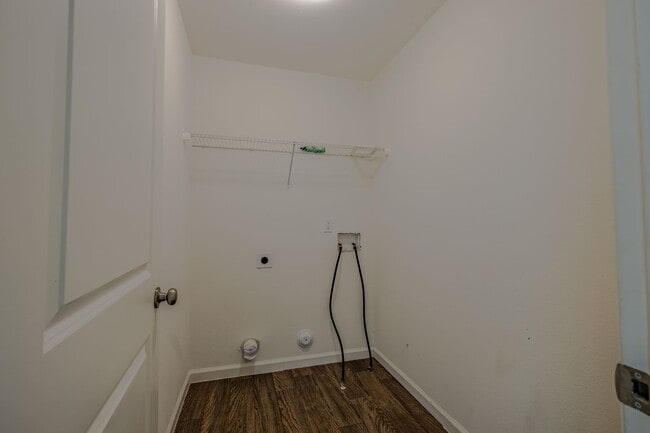 Building Photo - Like new construction 2 story home 4 bedro...
