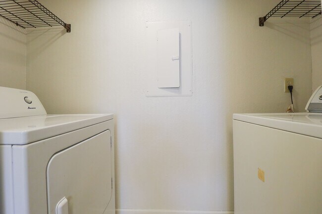 Building Photo - 2433 E 87th St