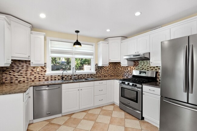 Building Photo - Webster Wonder w/ Floors Galore!