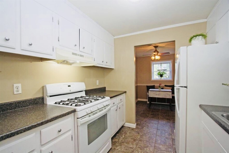 Kitchen - 9 Louisburg Square