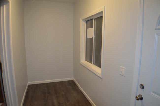 Building Photo - 563 Burritt St