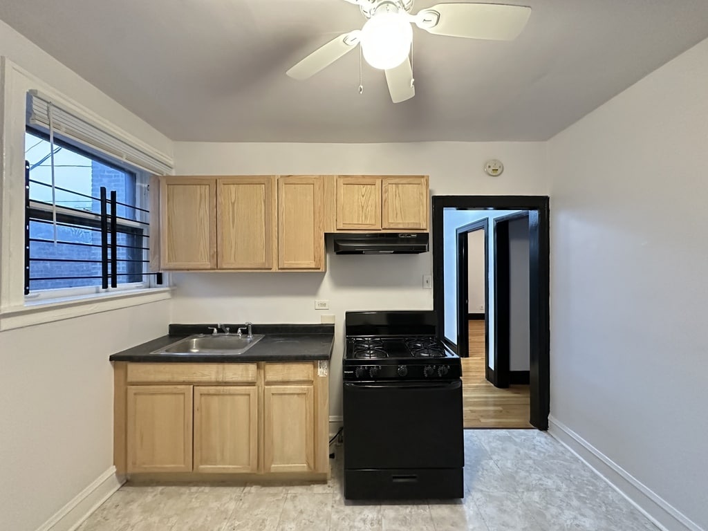 Building Photo - 415 E 80th St