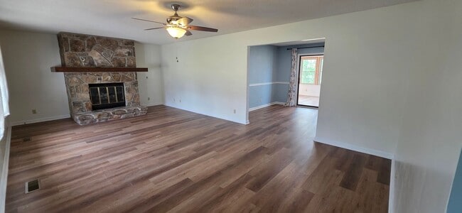 Building Photo - Location, Location, Location! This 3 bedroom / 2 bath is located within walking distance to Druid...